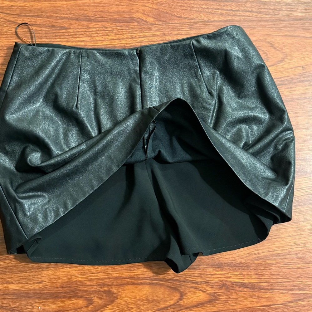 Amanda Uprichard x REVOLVE Dale Skort in Black Leather- Women’s Size M - Picture 5 of 11
